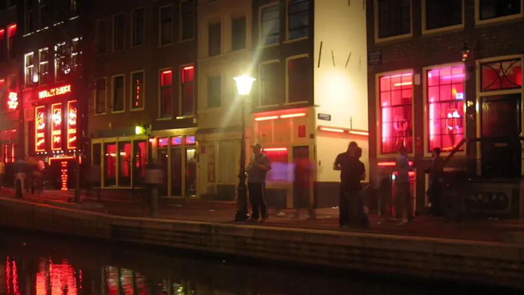 Amsterdam to ban smoking cannabis in red-light district areas - Locals sick and tired of crazy tourists making a mess NewsJive