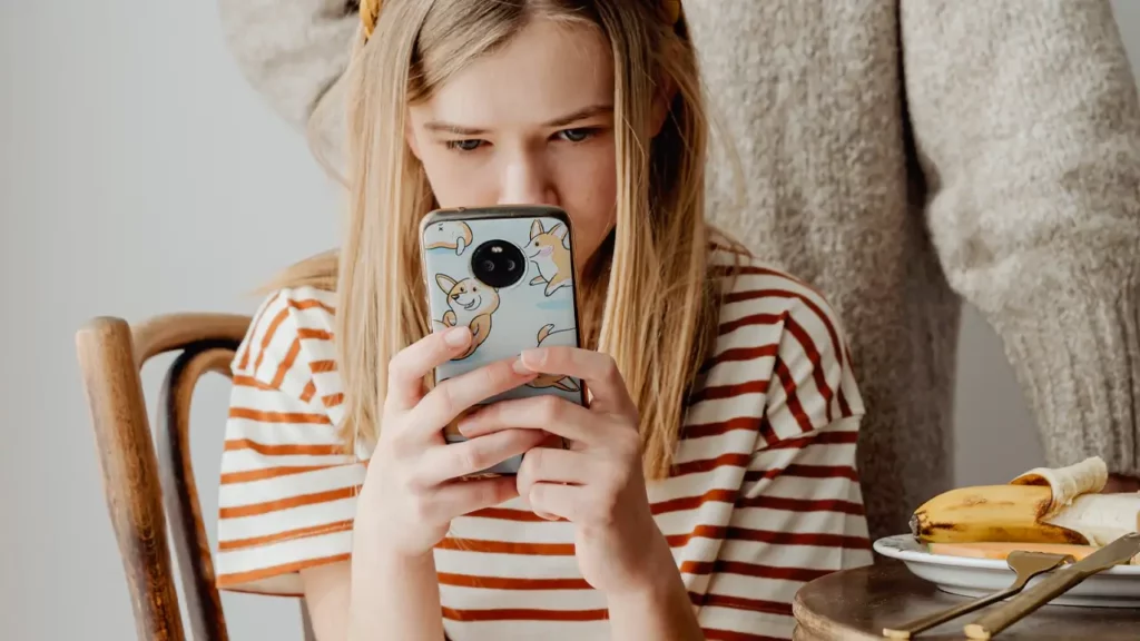 Increased suicidal behavior among children with longer screen time new study reveals NewsJive